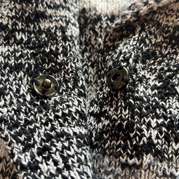 Curio Long Sleeve Black Gray White Snap Down Button Detail Knit Cardigan Size MP - Picture 5 of 7